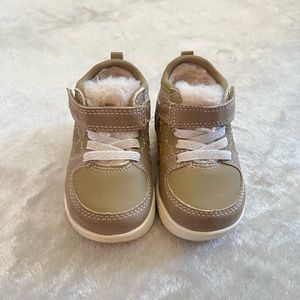 Carter's Every Step Girl Infant 1st Walker Fort Go Fashion Sneaker size 5 12-18m